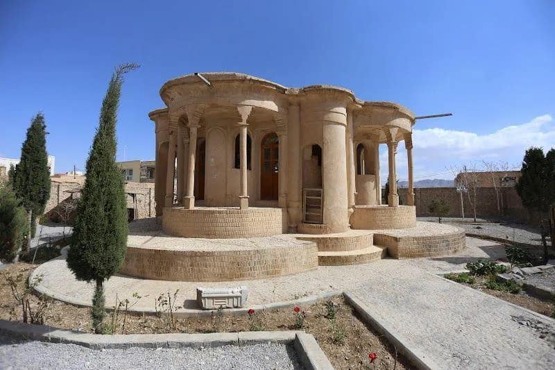 کلاه‌فرنگی آباده